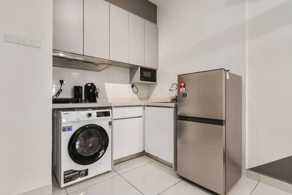 Arte Mont Kiara-Klcc View-Netflix-Gameconsole-3Pax Apartment Kuala Lumpur